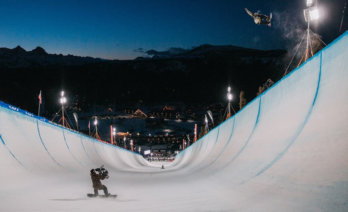 MōVI Pro snowboard halfpipe