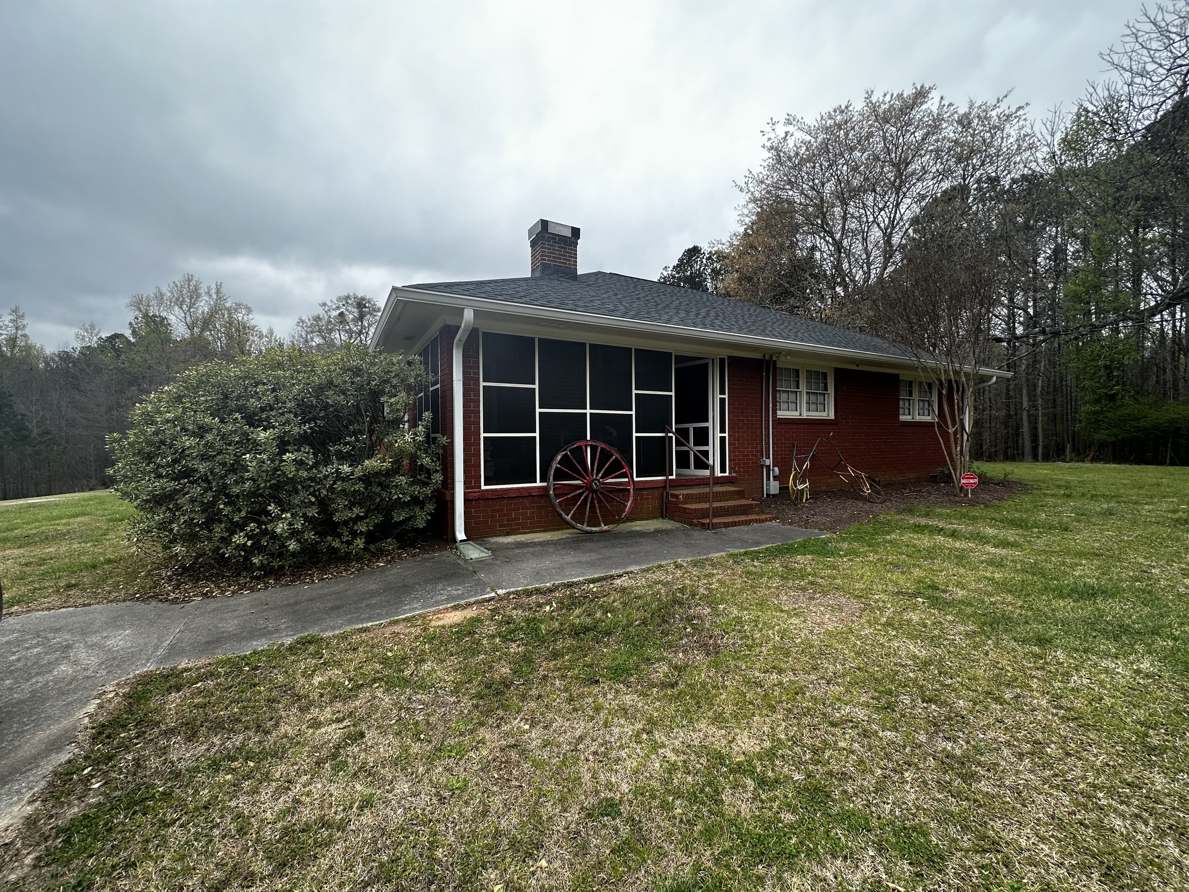 Porter House front with screened porch